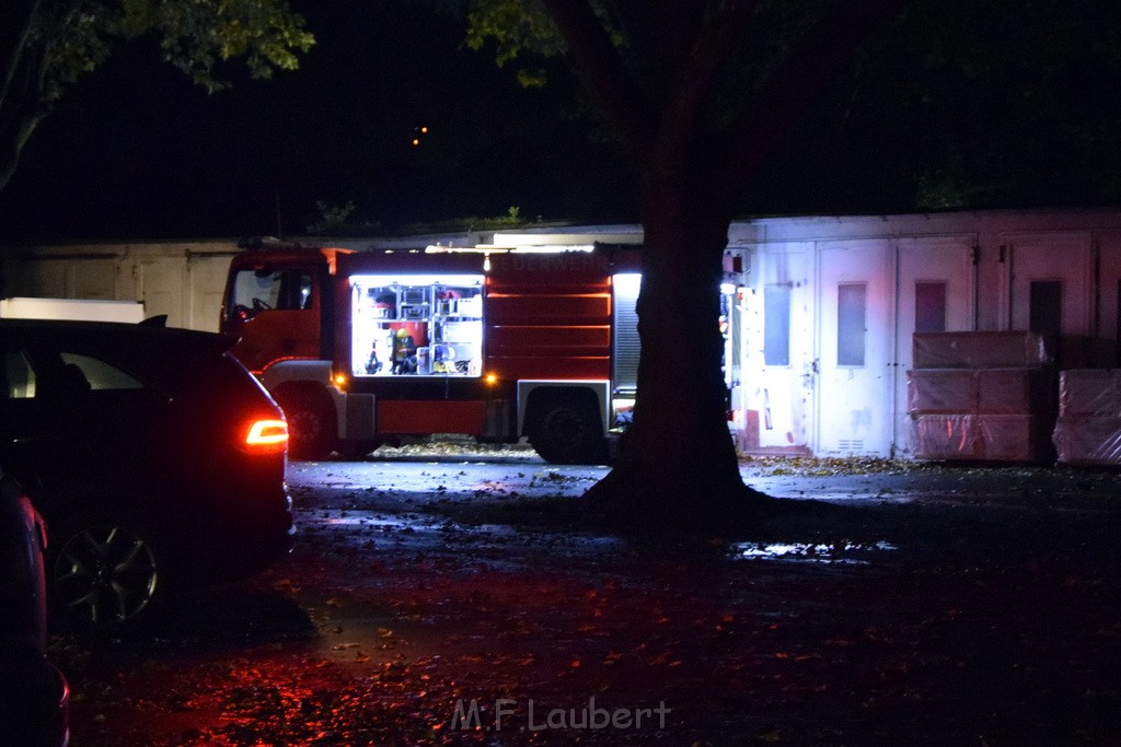 Feuer Matratze wo ein Obachloser drauf geschlafen hat Koeln Muelheim Steegerstr P08.JPG - Miklos Laubert